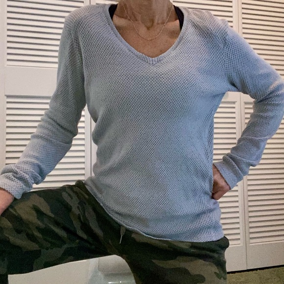 Kuhl long sleeve thermal v-neck top - Picture 2 of 7